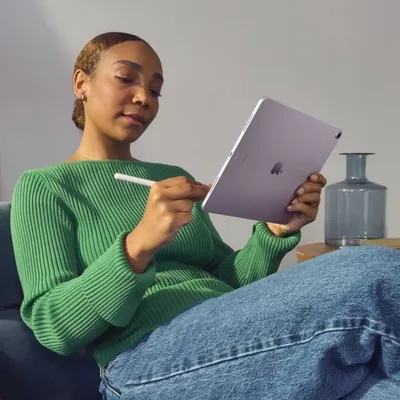 Apple - iPad Air M2 6 ème génération 2024 - 13" - WiFi - 256 Go - Lumière Stellaire